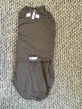 embé 2-Way Starter Baby Swaddle, 6-14 lbs, Newborn Sack 0-3 Months, Zip 0-3